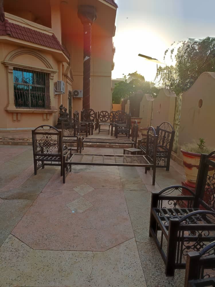 للبيع مؤسس لي ٤طوابق امدرمان حي الروضة 