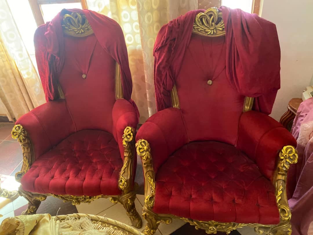 *طقم ملكي فااااخر*
جدييييد كررررت 
💥✨💥
طقم دمياطي فخمممم ورهيييب
كنبتين و4 كراسي 
السعر 5 مليار
امدرمان مدينة النيل - صورة 2