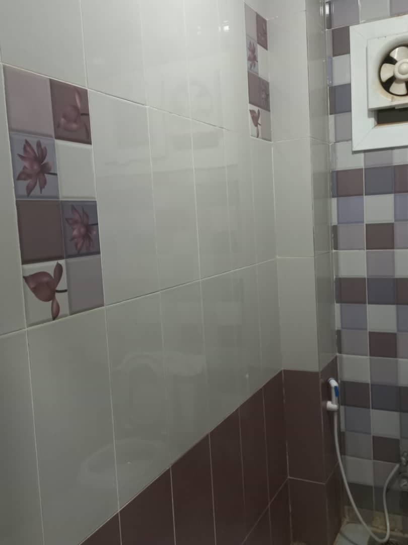 للبيع منزل مؤسس لي ٤طوابق كافوري مربع٥