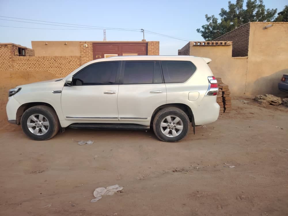 برادو 2014 TXL 
مفتاح
الممشى ١٢٥ الف حقيقي
عربيه نظيفه
ترخيص جديد
كلو شركه
مكنه فل
خالي بهيه
خالي ضرب
خالي كركبه
تكيف تلج
تفتح تقفل
قير اتوماتيك
مطلوب - صورة 4