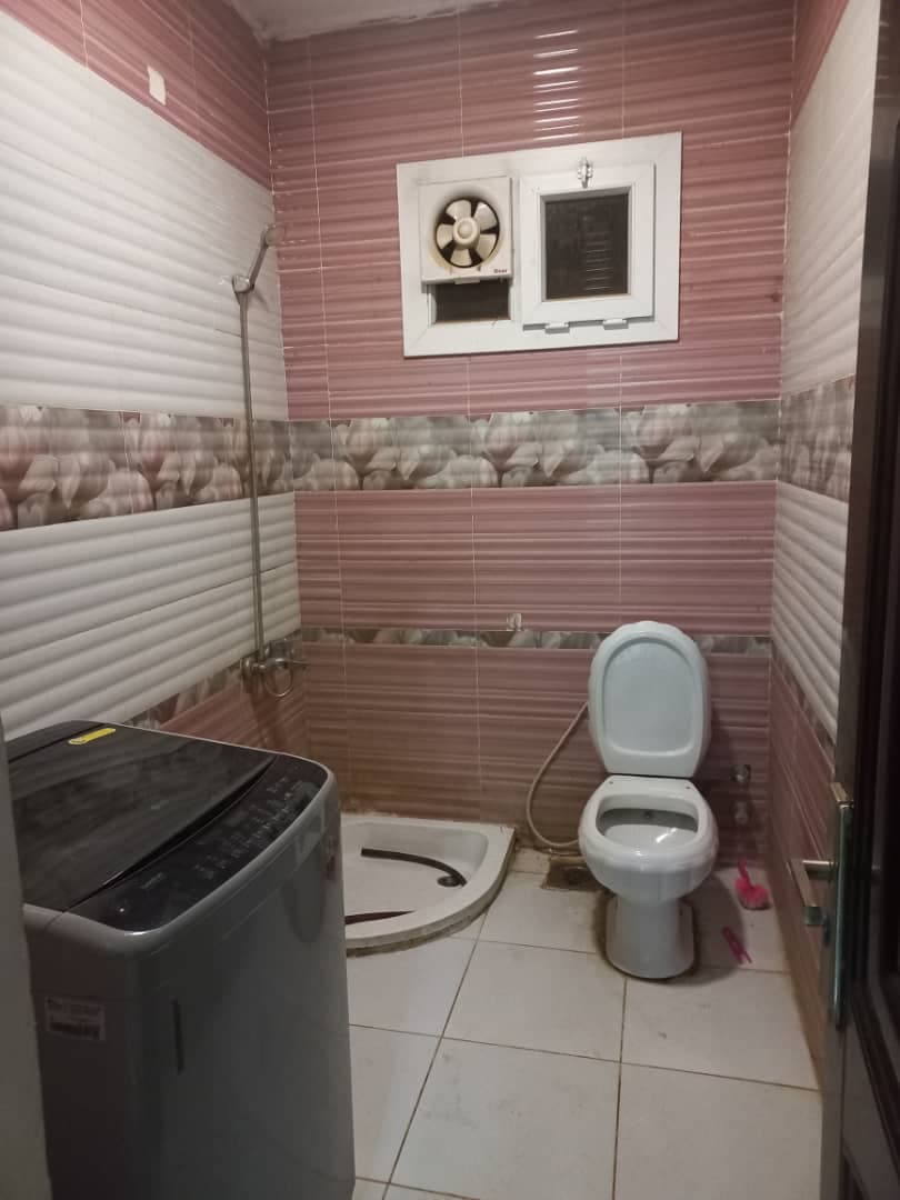 للبيع منزل مؤسس لي ٤طوابق كافوري مربع٥