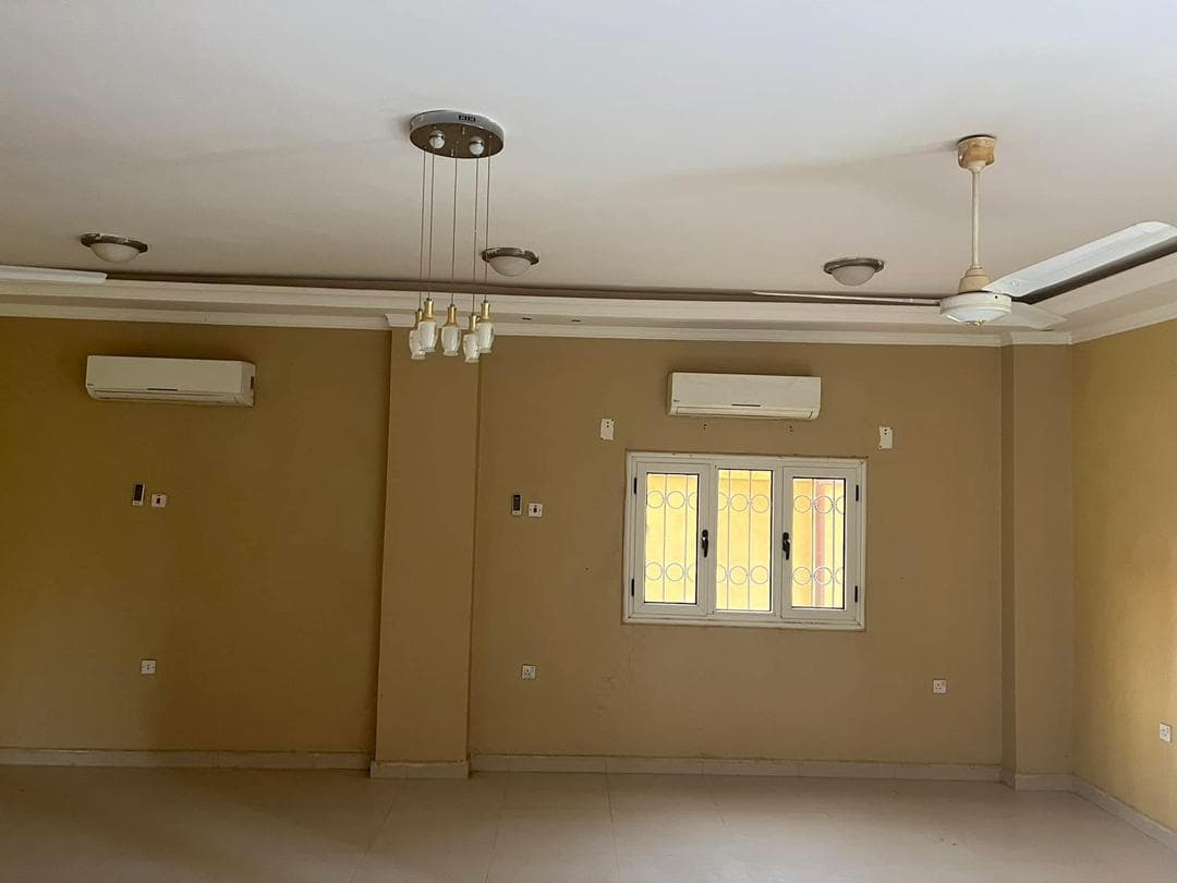 عمارة 4طوابق للبيع بمنطقة كافوري مربع 9