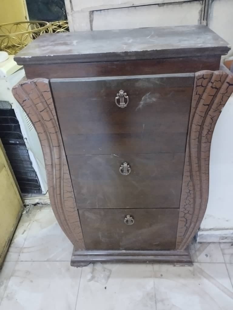 غرفة نوم مستوردة شاااااازة
🔥💥🔥
دولاب 6 ضلف
جوز سراير عرض 100 
كمودينات
خاليه تسريحة 
امدرمان الحارة 11
السعر 1600 - صورة 2