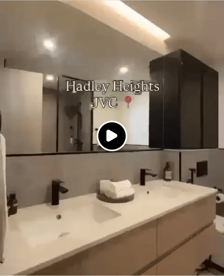 شقق تمليك في الإمارات ( دبي ) 
 والاستلام بعد سنتين .
المساحات : 170 م 
السعر : 2 مليون درهم اماراتي .
دفع مقدم 65 % والباقي أقساط .
 - العقارات في الخرطوم