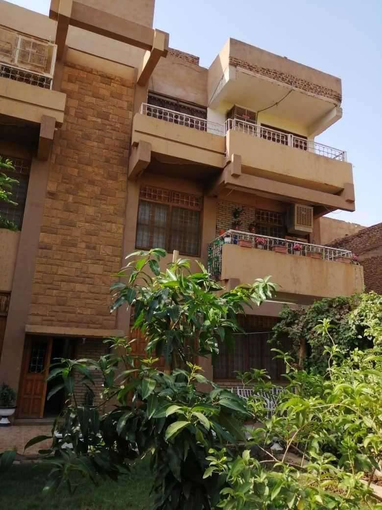 عمارة كاملة للبيع بحي الرياض
