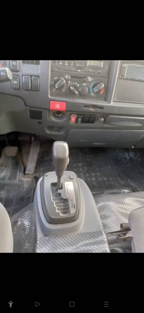 دفار ايسوزو ٢٠١٥ ياباني ٥ طن قير اوتوماتيك جاي صندوق  - صورة 4