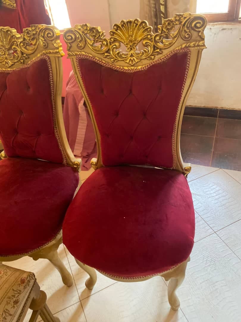 *طقم ملكي فااااخر*
جدييييد كررررت 
💥✨💥
طقم دمياطي فخمممم ورهيييب
كنبتين و4 كراسي 
السعر 5 مليار
امدرمان مدينة النيل - صورة 3