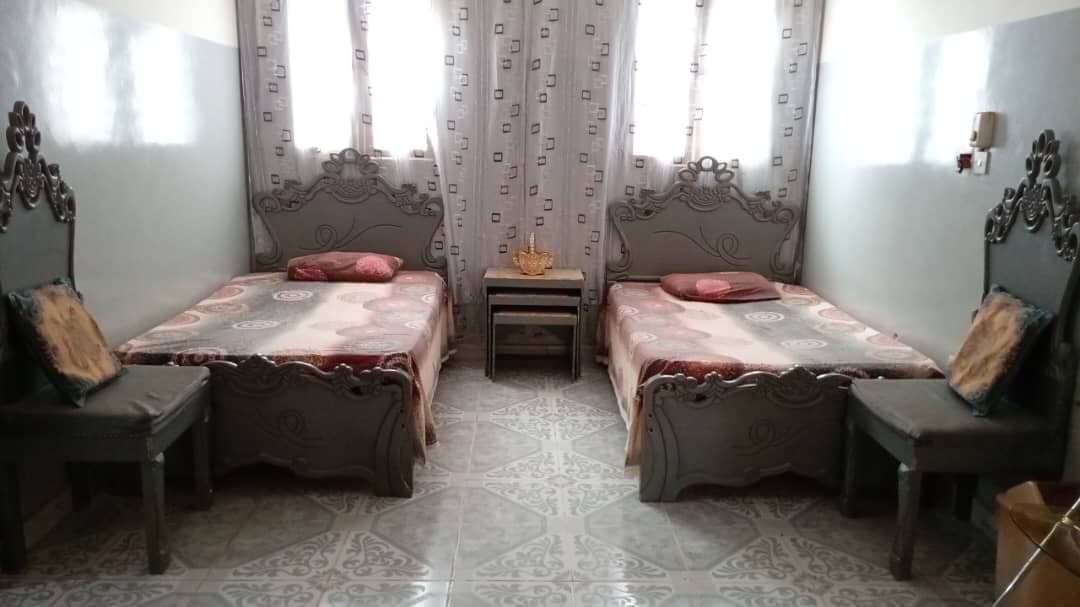 غرفة استقبال 
جوز سراير عرض 120
والمراتب اسفنج ماماس
وجوز كراسي 
وطقم ترابيز 
وديكور ستائر
السعر 1600
الخرطوم أبو ادم -  الأثاث والديكور في الخرطوم