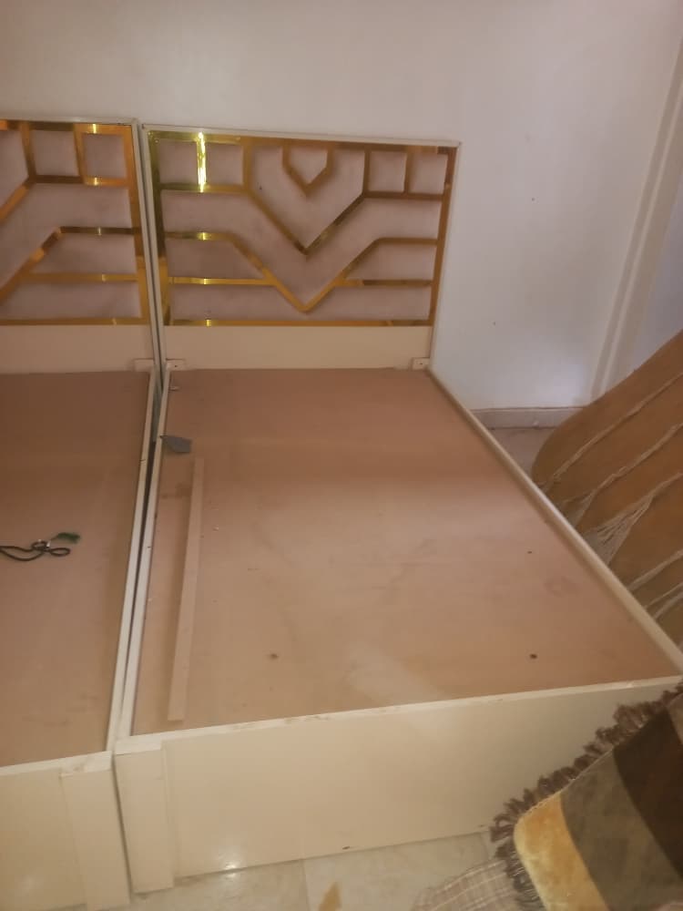 جوز سراير شبه جديد 
عرض 120 تقريبا 
السعر *تم التخفيض من 750ل 600 نهااااي*
امدرمان الحتانة -  الأثاث والديكور في أم درمان