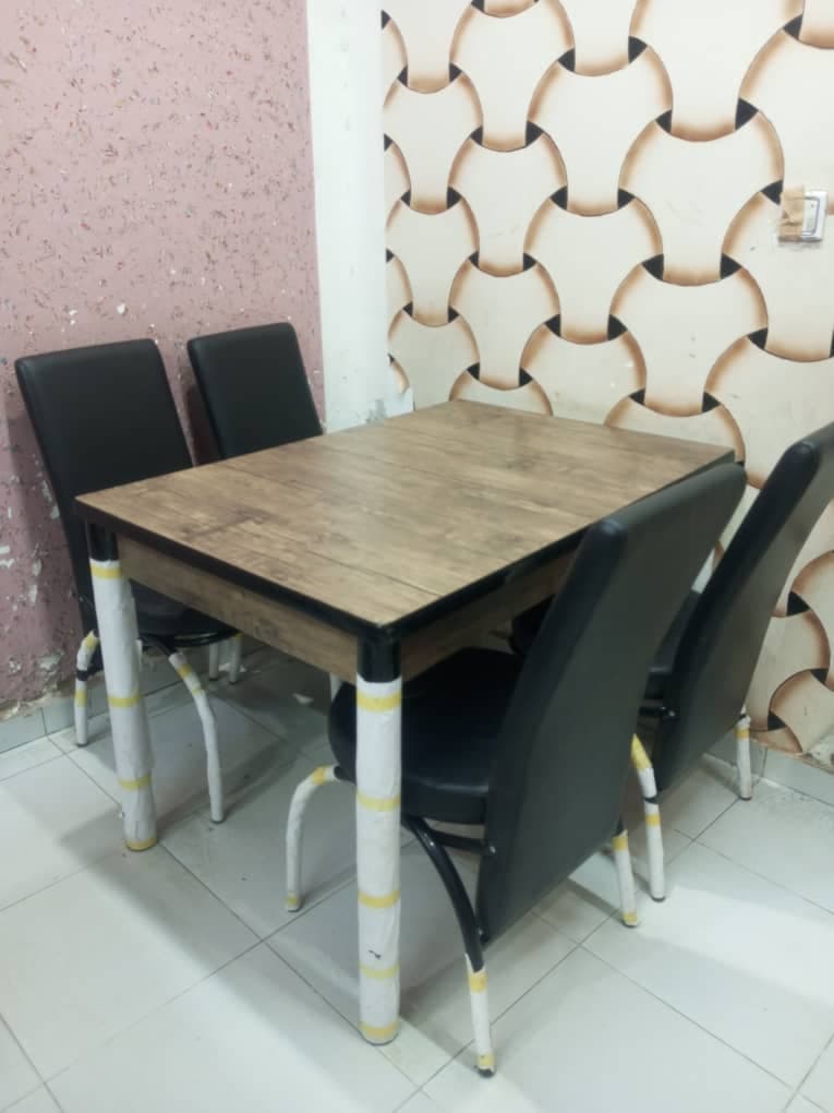 🌟 عروض خاصة على الجلسات الخشبية! 🌿

مصنوعة من الخشب التركي بجودة عالية 🤝
كراسي منجدة جلد وأرجل من الحديد المتين 💪
عرض 45سم، طول 100سم، ارتفاع 70 سم 📏
 - صورة 4