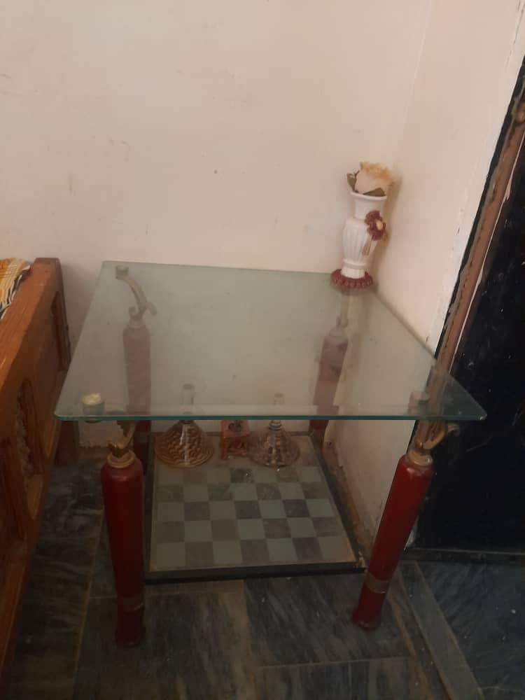 طقم جلوس مستورد المحاميد
كنبتين وكرسين 
وتربيزة كبيرة  ووحدة صغيرة
السعر 1600
امدرمان الحارة 8 -  الأثاث والديكور في أم درمان