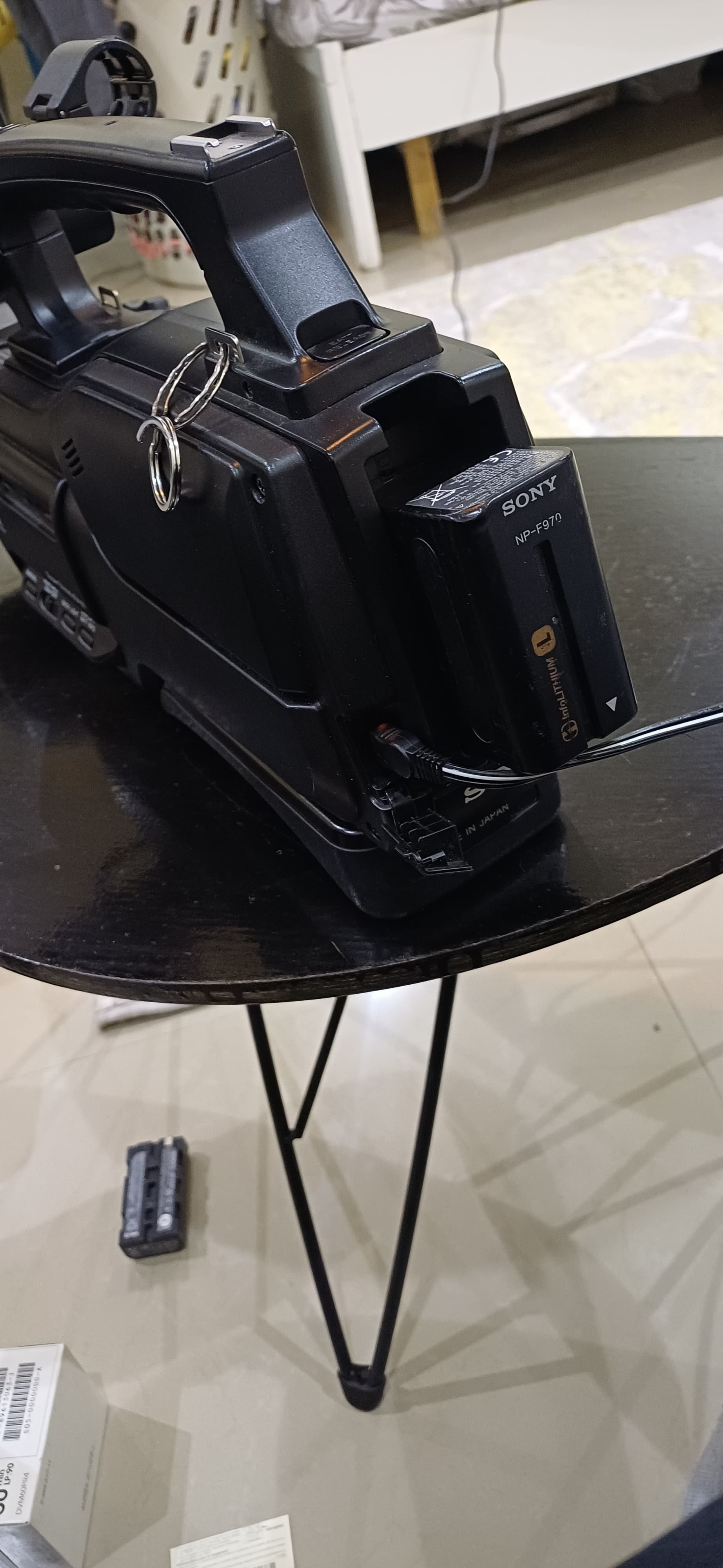 كاميرا الفيديو هذه هي طراز Sony HVR-HD1000E - صورة 8