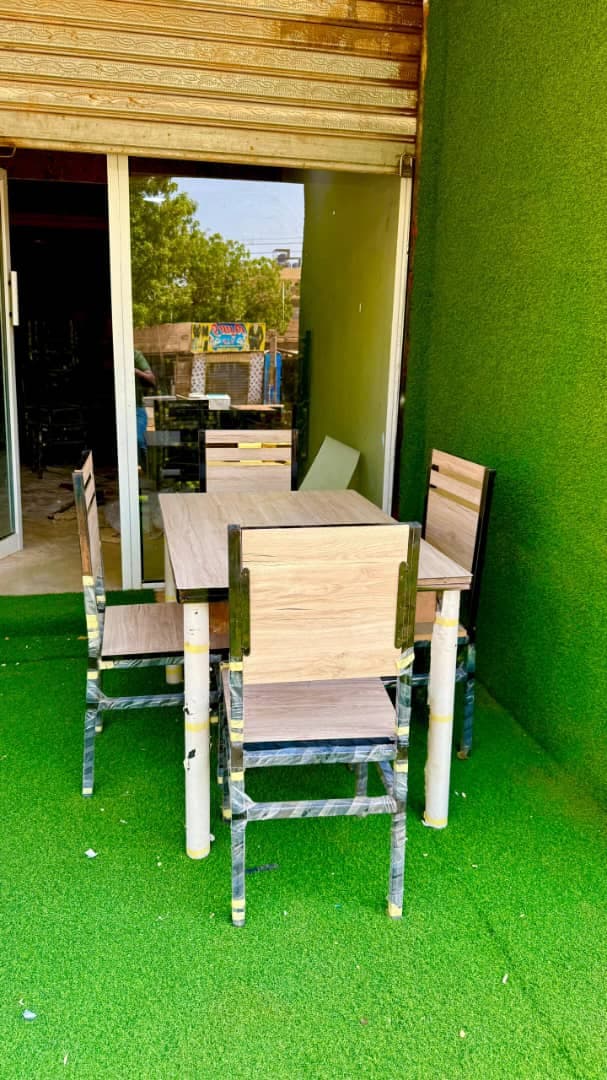 🌟 عروض خاصة على الجلسات الخشبية! 🌿

مصنوعة من الخشب التركي بجودة عالية 🤝
كراسي منجدة جلد وأرجل من الحديد المتين 💪
عرض 45سم، طول 100سم، ارتفاع 70 سم 📏
 - صورة 6