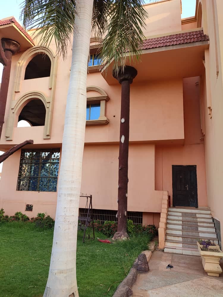 للبيع مؤسس لي ٤طوابق امدرمان حي الروضة 