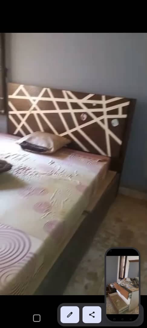 غرفة نوم كااامله راااقية كلاسيكيه
مستوردة فخخمه شااااازة 
دولاب 6 ضلف
سرير دبل بالمرتبة ضغط عالي 
كمودينات 3
تسريحة 
السعر *تم التخفيض من 2500ل 1900نه -  الأثاث والديكور في أم درمان