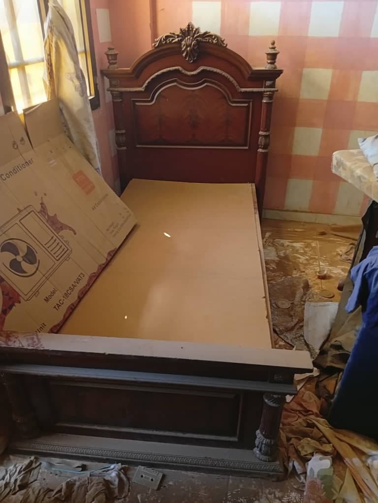 جوز سراير شبه جديدة 
ماليزي فخخخخخم
السعر  *تم التخفيض من 1200ل 700 نهاااااي*
بحري الحلفايا - صورة 2