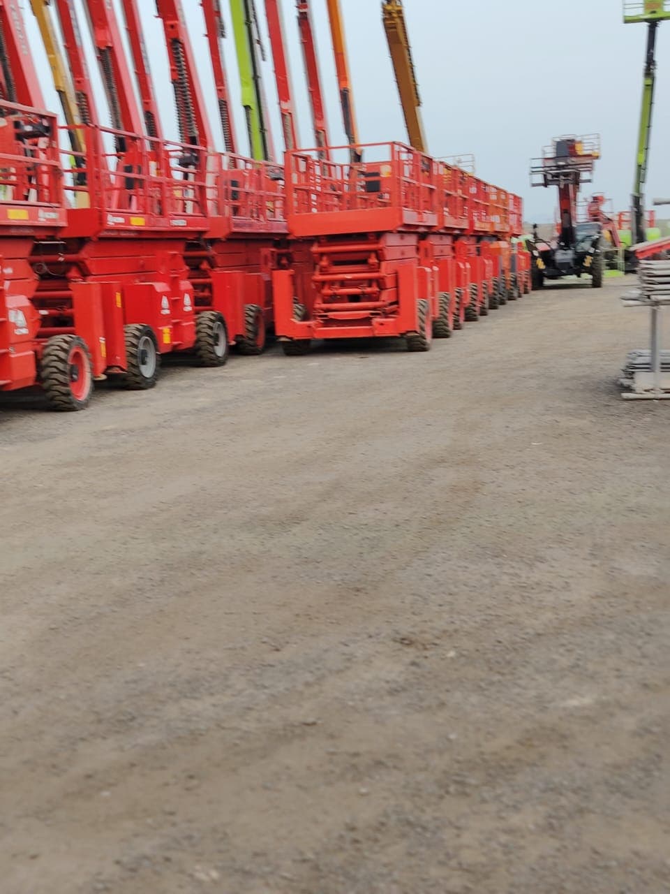 سيزرلفت ومان لفت ورافعات شوكيه وتيليهندلر جي سي بي وتاور لايت وكرينات متوفرة للايجار  - صورة 4