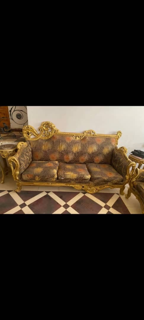 طقم جلوس دمياطي رهييييب 
جديد كرررت 
كنبه  4وكراسي 
السعر 2500
امدرمان مدينة النيل -  الأثاث والديكور في أم درمان