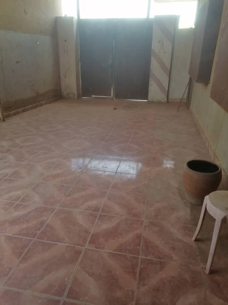 *للايجار*
بيت تشطيب جديد ديلوووكس
💥🔥💥
*منظمات او شركات او مخازن*
امدرمان الواحه غرب
5 غرف
هول
صالون
4 حمامات 
حيشان 
3 ابواب
الباركن يشيل 3 عربات واكت - العقارات في أم درمان