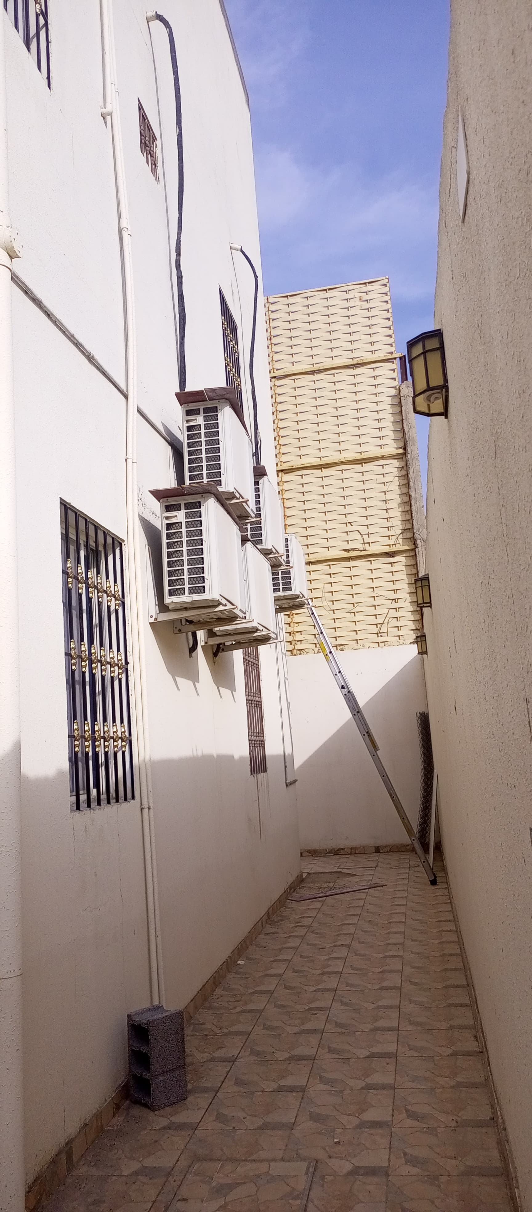 فني ومعلم مكيفات سبليت وصيانه  - صورة 7