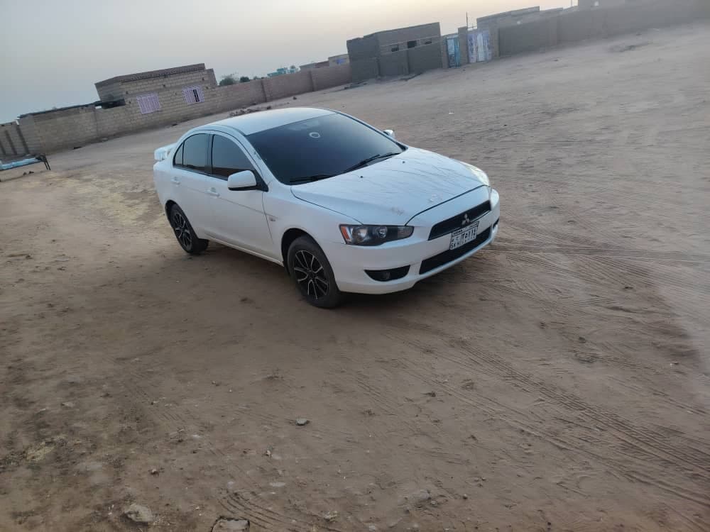 عربية لانسر
موديل 2014