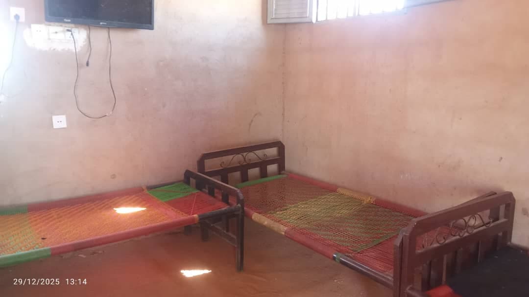 5 سراير حديد متيييين 
شغل ورشة
سعر الجوز 500 
شرق النيل عد بابكر -  الأثاث والديكور في بحري