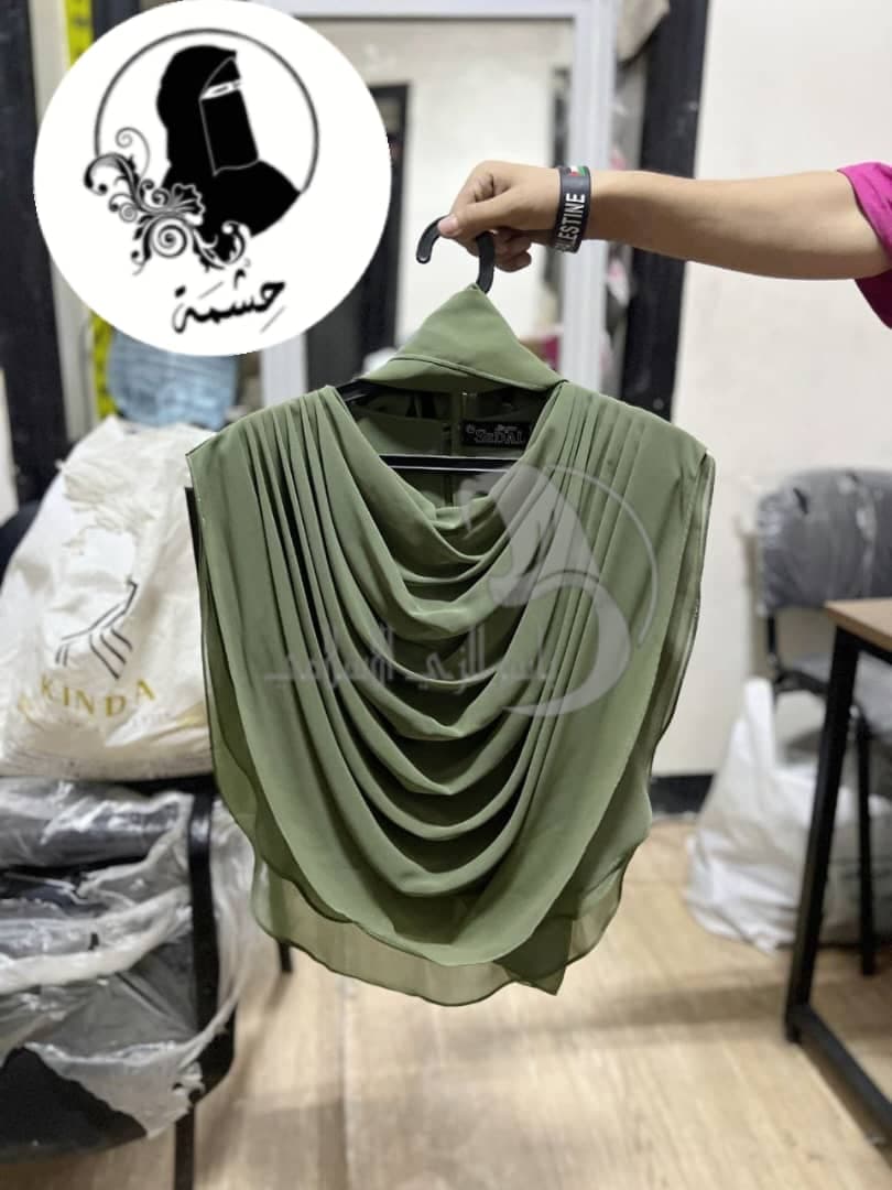 ملابس ملايات فساتين احذيه كريمات وجميع مستلذمات المراء