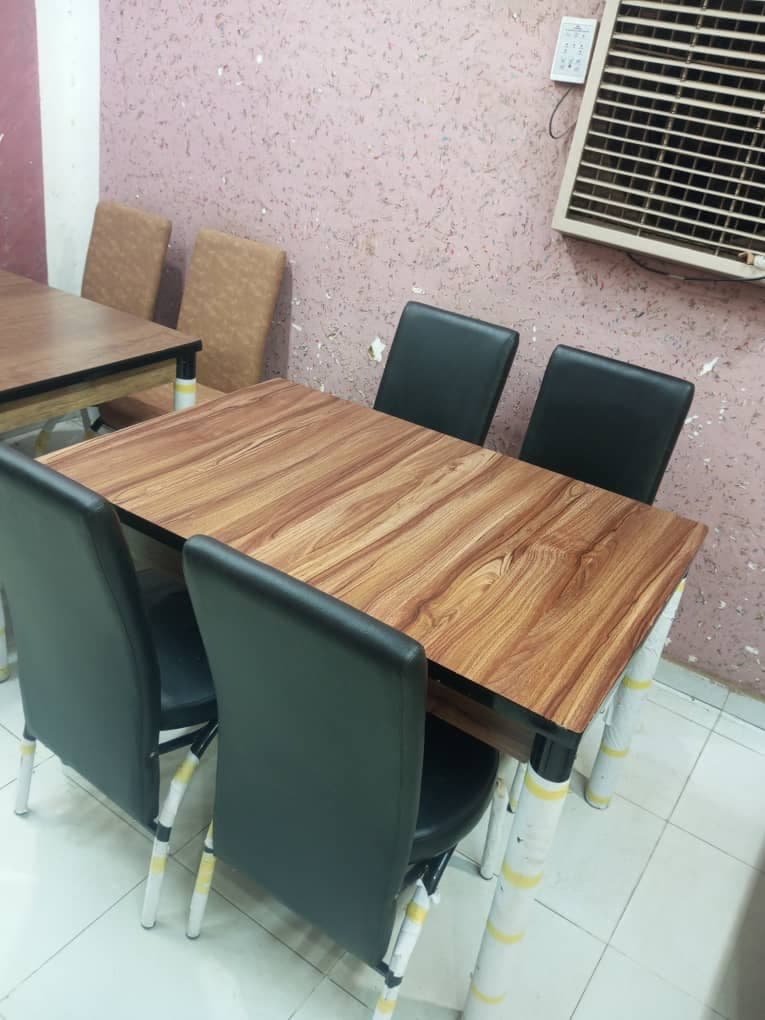 🌟 عروض خاصة على الجلسات الخشبية! 🌿

مصنوعة من الخشب التركي بجودة عالية 🤝
كراسي منجدة جلد وأرجل من الحديد المتين 💪
عرض 45سم، طول 100سم، ارتفاع 70 سم 📏
 - صورة 3