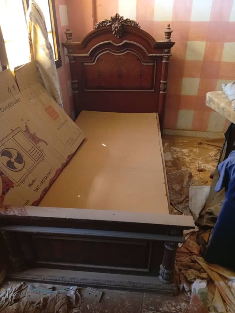 جوز سراير شبه جديدة 
ماليزي فخخخخخم
السعر  *تم التخفيض من 1200ل 700 نهاااااي*
بحري الحلفايا -  الأثاث والديكور في بحري