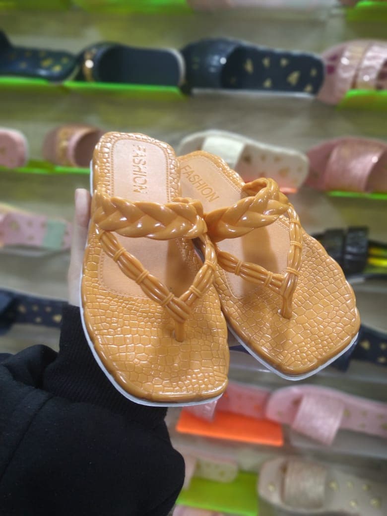 أحذية نسائية - أزياء المرأة في عطبرة