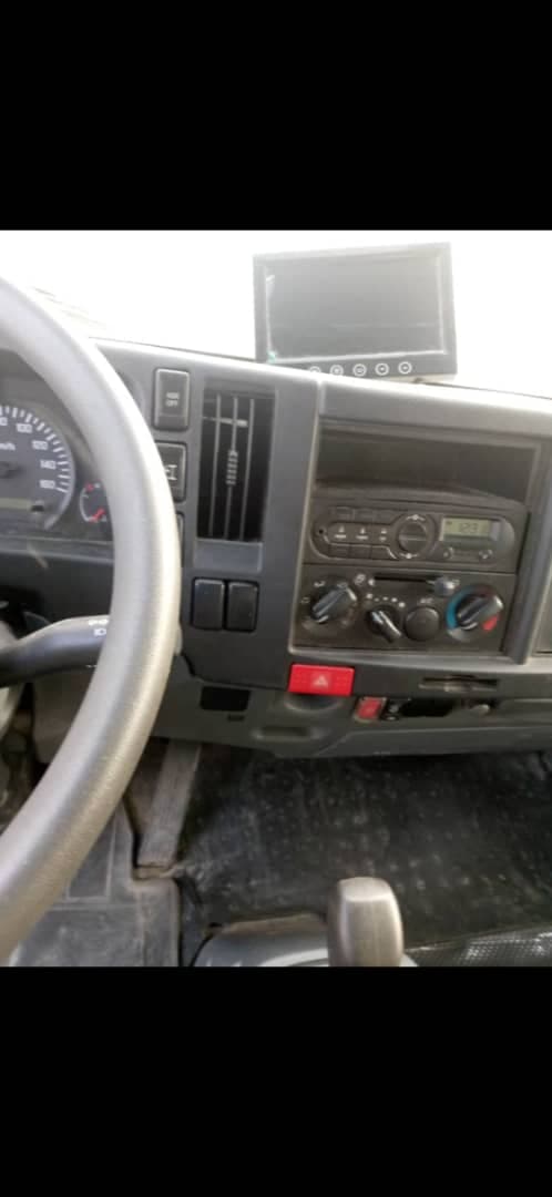 دفار ايسوزو ٢٠١٥ ياباني ٥ طن قير اوتوماتيك جاي صندوق  - صورة 3