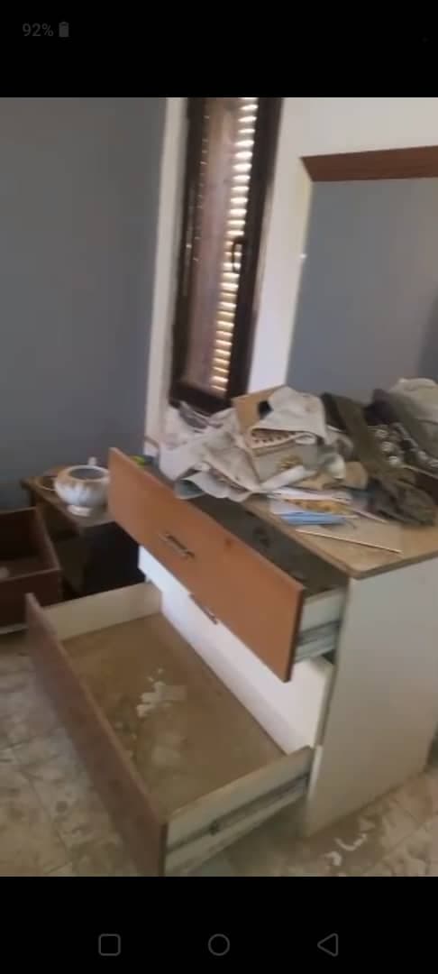 غرفة نوم كااامله راااقية كلاسيكيه
مستوردة فخخمه شااااازة 
دولاب 6 ضلف
سرير دبل بالمرتبة ضغط عالي 
كمودينات 3
تسريحة 
السعر *تم التخفيض من 2500ل 1900نه - صورة 5