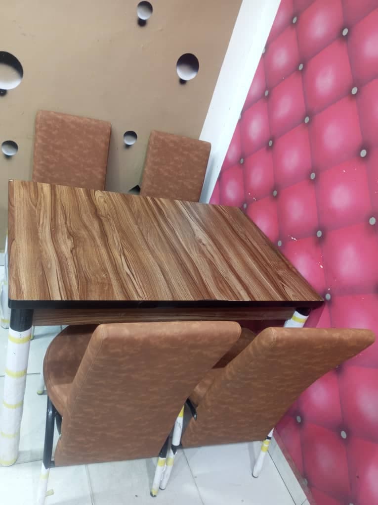 🌟 عروض خاصة على الجلسات الخشبية! 🌿

مصنوعة من الخشب التركي بجودة عالية 🤝
كراسي منجدة جلد وأرجل من الحديد المتين 💪
عرض 45سم، طول 100سم، ارتفاع 70 سم 📏
 - صورة 2