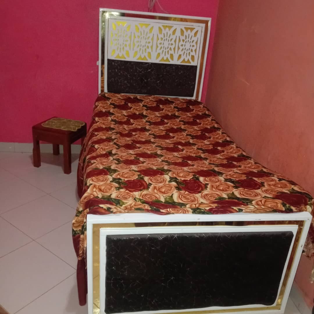 غرفة استقبال جديدة 
جوز سراير كله خشب 
عرضهم 100وكرسيين كبار
السعر 950
بورتسودان سلالاب مربع 2 - صورة 2