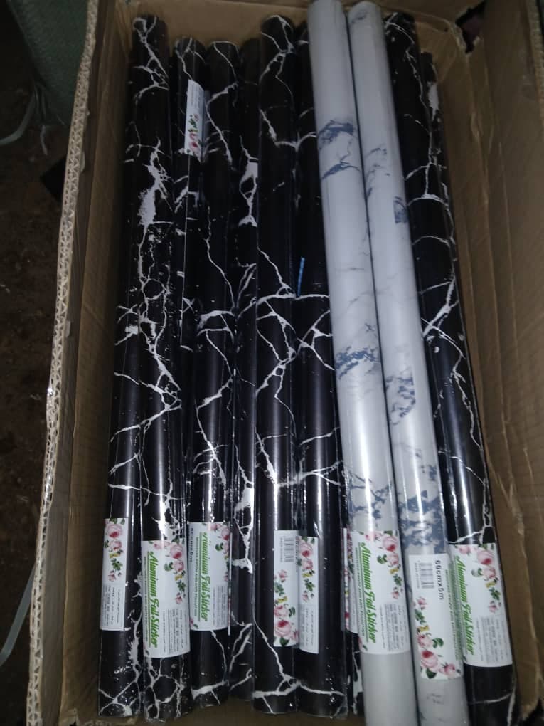 رول لاصق رخامي ابيض واسود وخشبي وا - صورة 4