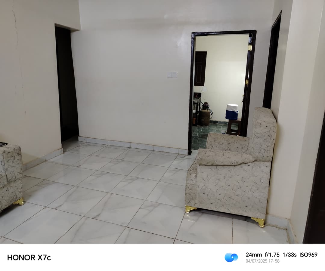 شقة طابق أول غرفتين 