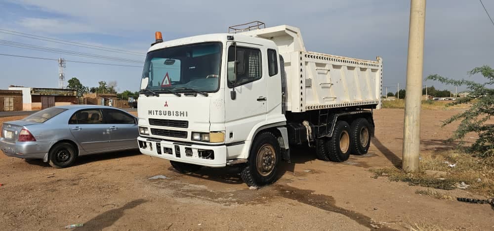 قلاب ميتسوبيشي ٢٠٠٥ شهادة وارد مكيف  - السيارات والمركبات في أم درمان