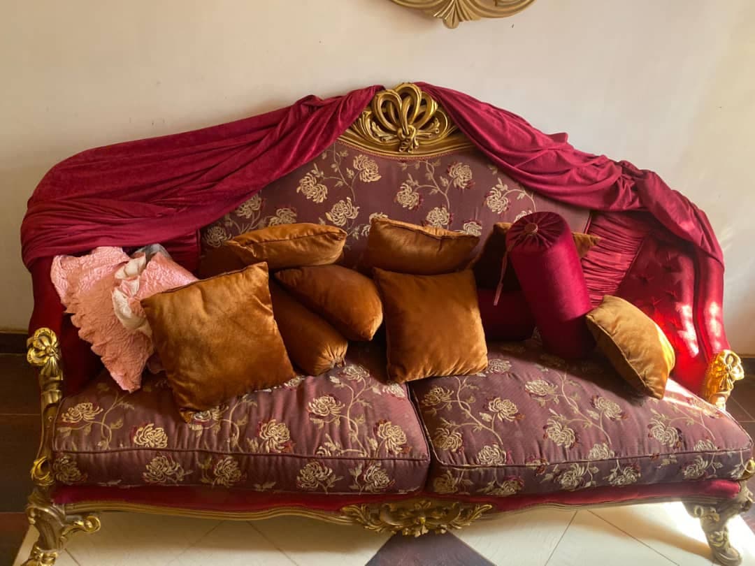 *طقم ملكي فااااخر*
جدييييد كررررت 
💥✨💥
طقم دمياطي فخمممم ورهيييب
كنبتين و4 كراسي 
السعر 5 مليار
امدرمان مدينة النيل -  الأثاث والديكور في أم درمان