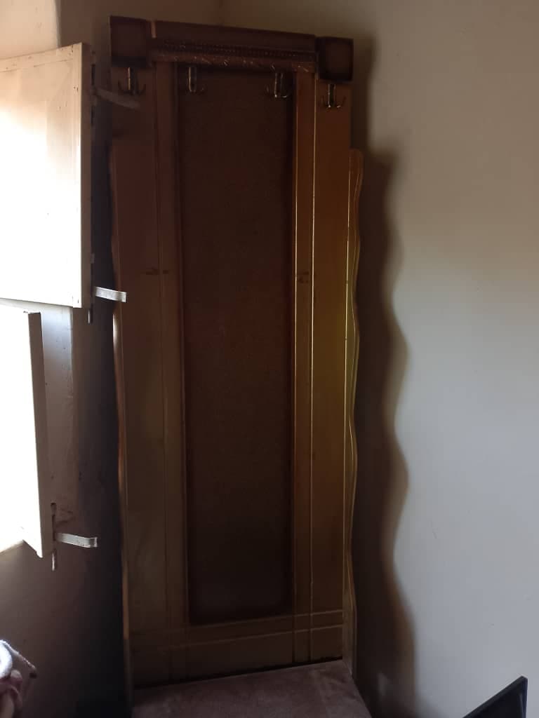 غرفة نوم استخدام شهرين 
بس كانت مخزنه
دولاب 5 ضلف بالمخازن 
سرير دبل بالمرتبه قطن
تسريحه بالمقعد
شماعه 
السعر 1900
الدروشاب شمال شرق البيطري - صورة 3