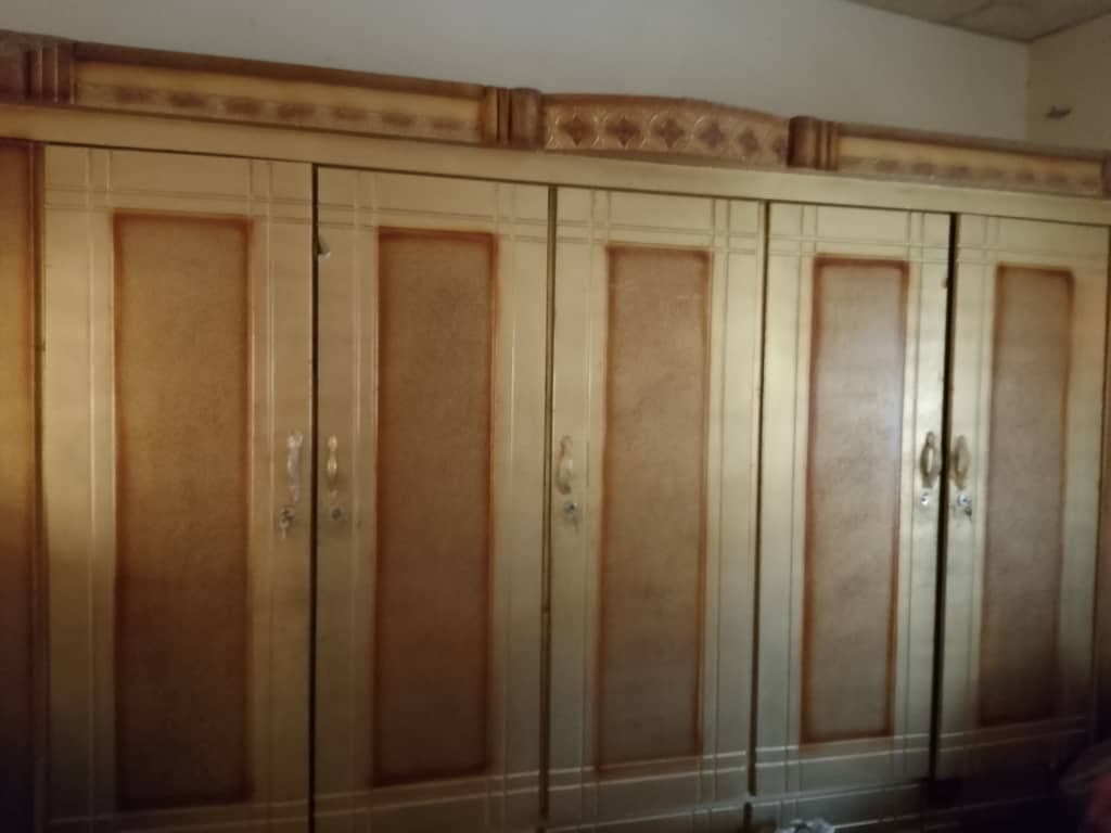 غرفة نوم استخدام شهرين 
بس كانت مخزنه
دولاب 5 ضلف بالمخازن 
سرير دبل بالمرتبه قطن
تسريحه بالمقعد
شماعه 
السعر 1900
الدروشاب شمال شرق البيطري -  الأثاث والديكور في بحري