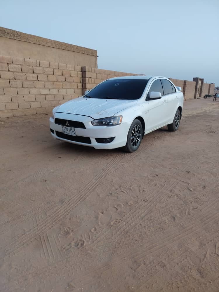 عربية لانسر
موديل 2014