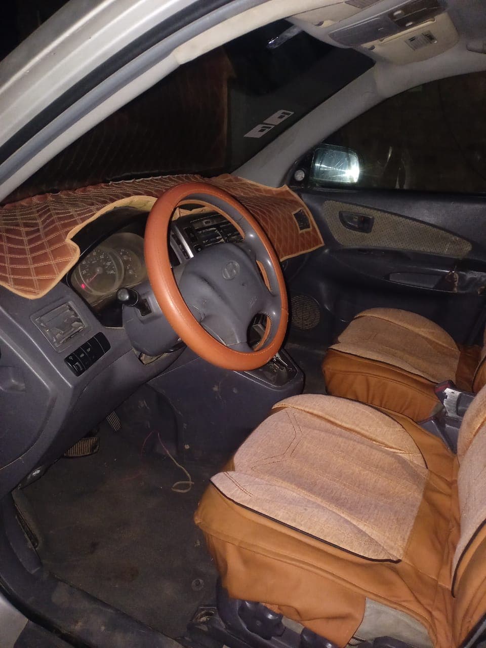 *الفلاح لتسويق السيارات*
*للبيع في شرق النيل*

توسان
موديل 2005
اتوماتيك
بنزين
مكنه كبيره v6
عضم نظيف 
ترخيص الخرطوم خ ٥ 
السعر 26
400 عموله من المشتر - صورة 2