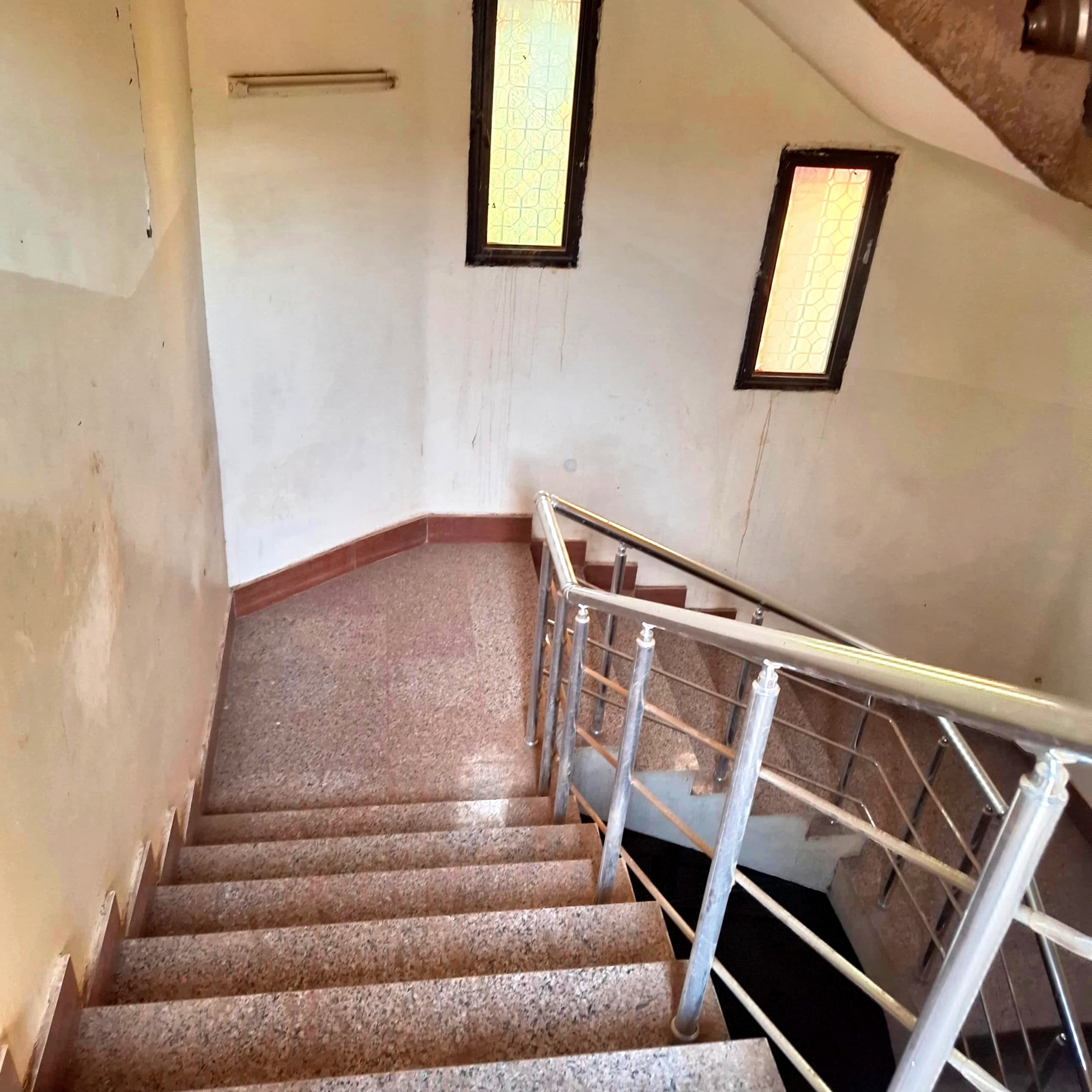 عمارة للبيع في الخرطوم حي النزهة 