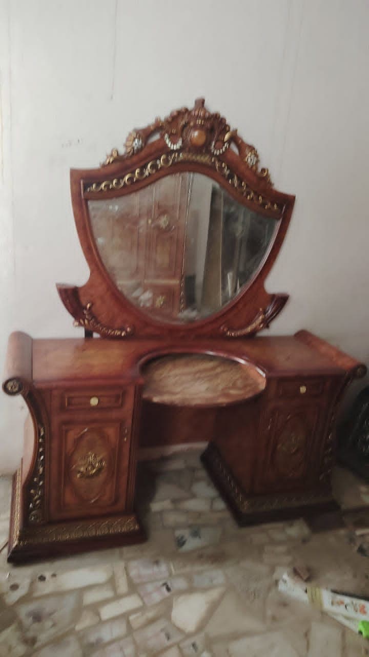 جيتكم بالجديد والحصري زي ما عودتكم 😱 _الغرفه الملكيه نمبر 1 درجه اولى 🔥_
_تتكون من سرير عرض 180 👑_
_+ 2 كومودينات راغيات جدا جدا وفخمات 💥_
_زايد تسريح - صورة 2