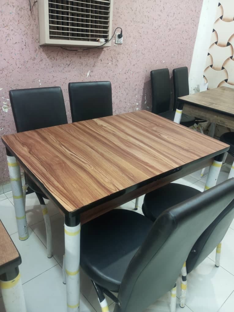 🌟 عروض خاصة على الجلسات الخشبية! 🌿

مصنوعة من الخشب التركي بجودة عالية 🤝
كراسي منجدة جلد وأرجل من الحديد المتين 💪
عرض 45سم، طول 100سم، ارتفاع 70 سم 📏
 - صورة 7