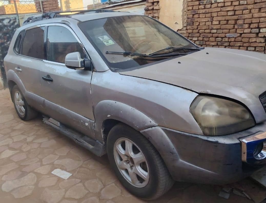 *الفلاح لتسويق السيارات*
*للبيع في شرق النيل*

توسان
موديل 2005
اتوماتيك
بنزين
مكنه كبيره v6
عضم نظيف 
ترخيص الخرطوم خ ٥ 
السعر 26
400 عموله من المشتر - السيارات والمركبات في بحري