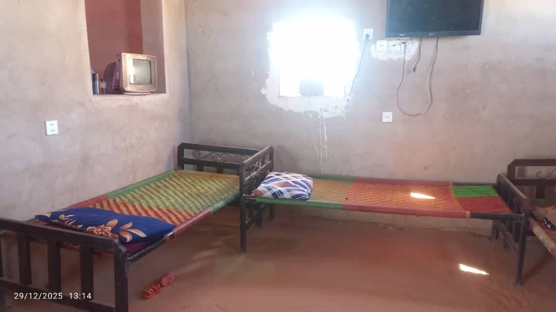 5 سراير حديد متيييين 
شغل ورشة
سعر الجوز 500 
شرق النيل عد بابكر - صورة 2