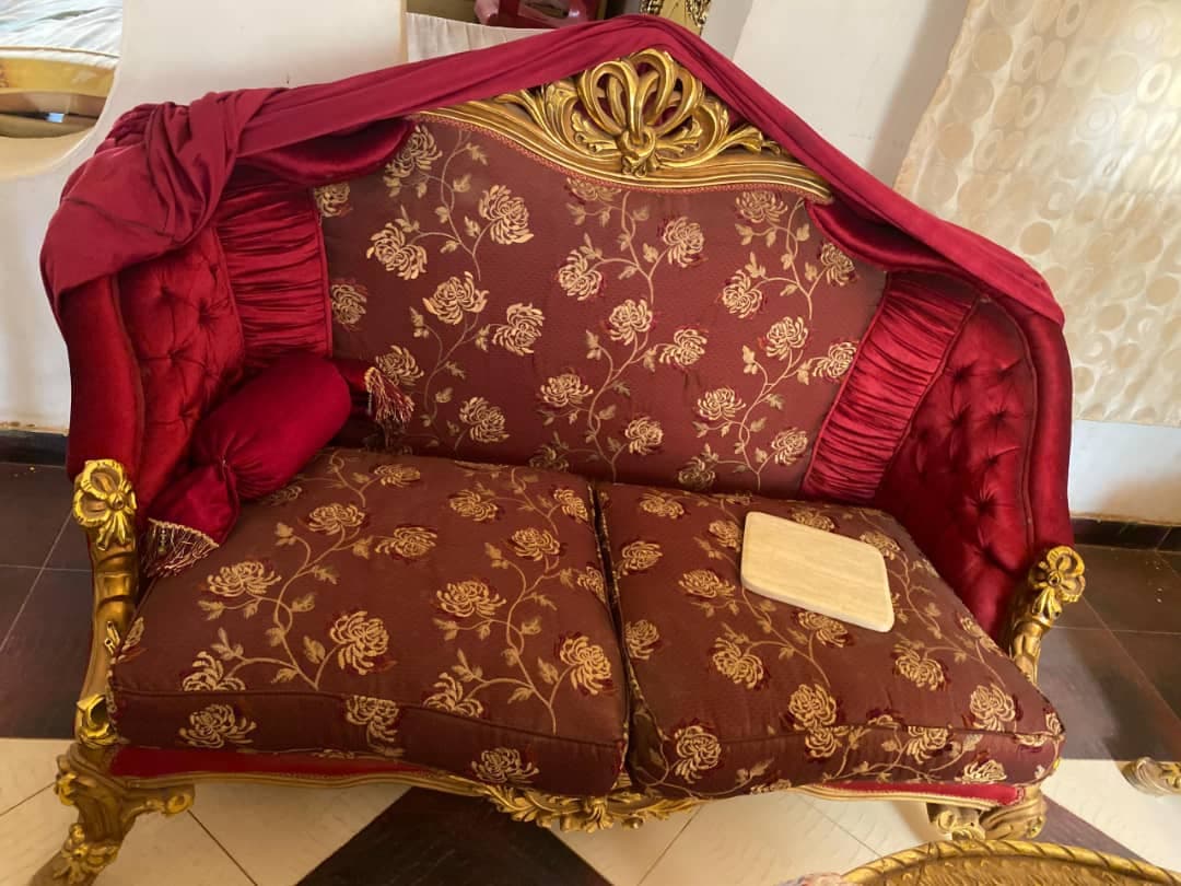 *طقم ملكي فااااخر*
جدييييد كررررت 
💥✨💥
طقم دمياطي فخمممم ورهيييب
كنبتين و4 كراسي 
السعر 5 مليار
امدرمان مدينة النيل - صورة 4