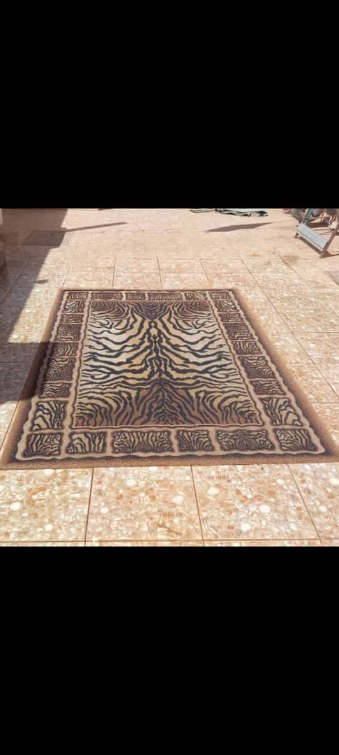 جوز سراير متيين 
نوع الخشب مامتاكد
عرض 120
+ سجادة نمري هدية

السجادة ٢م ×١.٥م..
السعر 490
امدرمان الحارة 20 - صورة 2