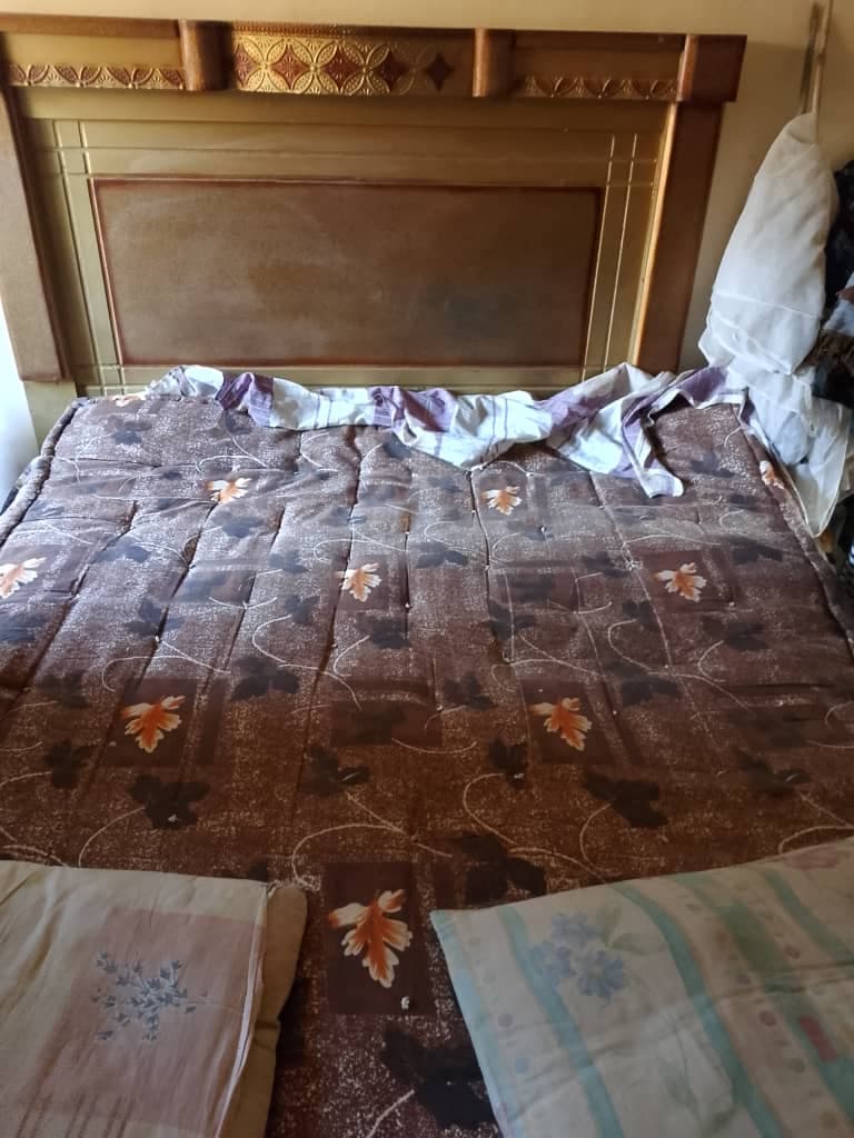 غرفة نوم استخدام شهرين 
بس كانت مخزنه
دولاب 5 ضلف بالمخازن 
سرير دبل بالمرتبه قطن
تسريحه بالمقعد
شماعه 
السعر 1900
الدروشاب شمال شرق البيطري - صورة 4